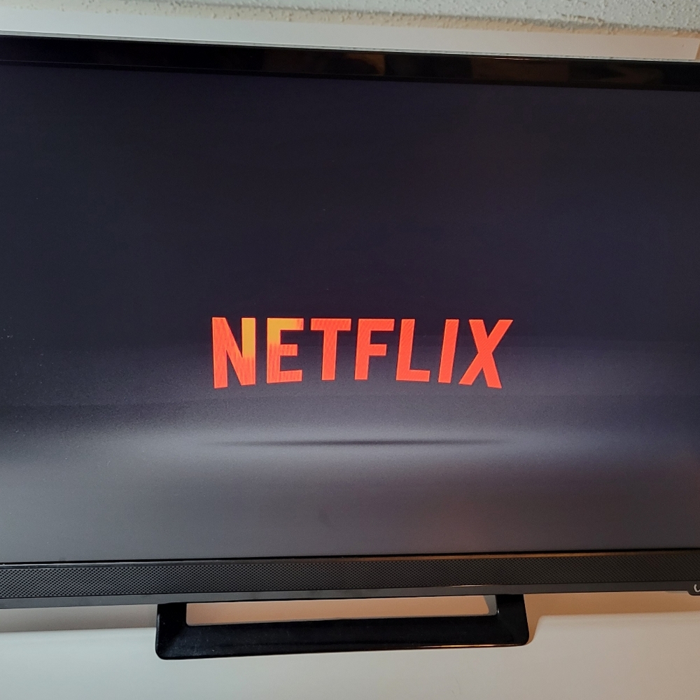 Vizio 24-Inch 1080p Smart LED TV E24-C1